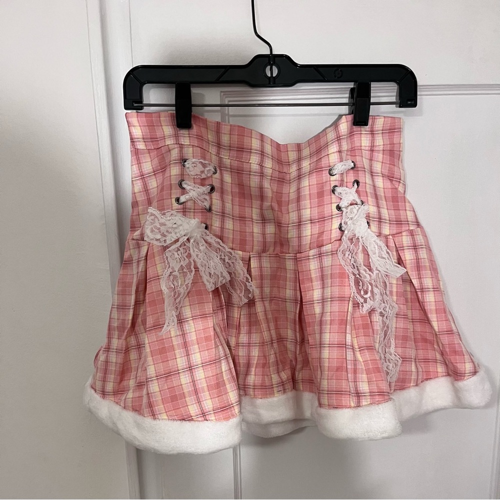NWOT - Pink Plaid Pleated Miniskirt with Lace & Fur Accents - M